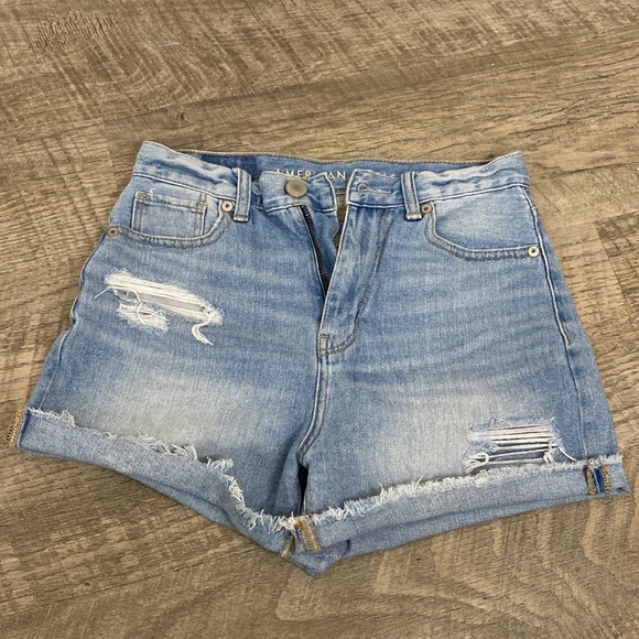 A.E. Mom Jean Shorts - Picture 4 of 5